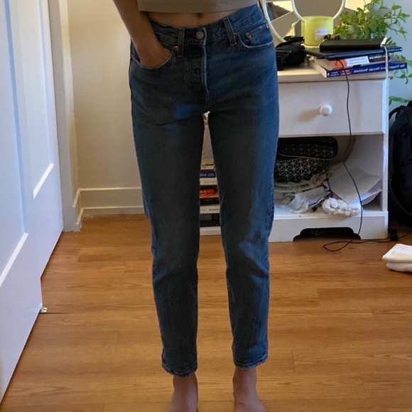 Size 25 Levi’s jeans wedgie - Picture 3 of 6